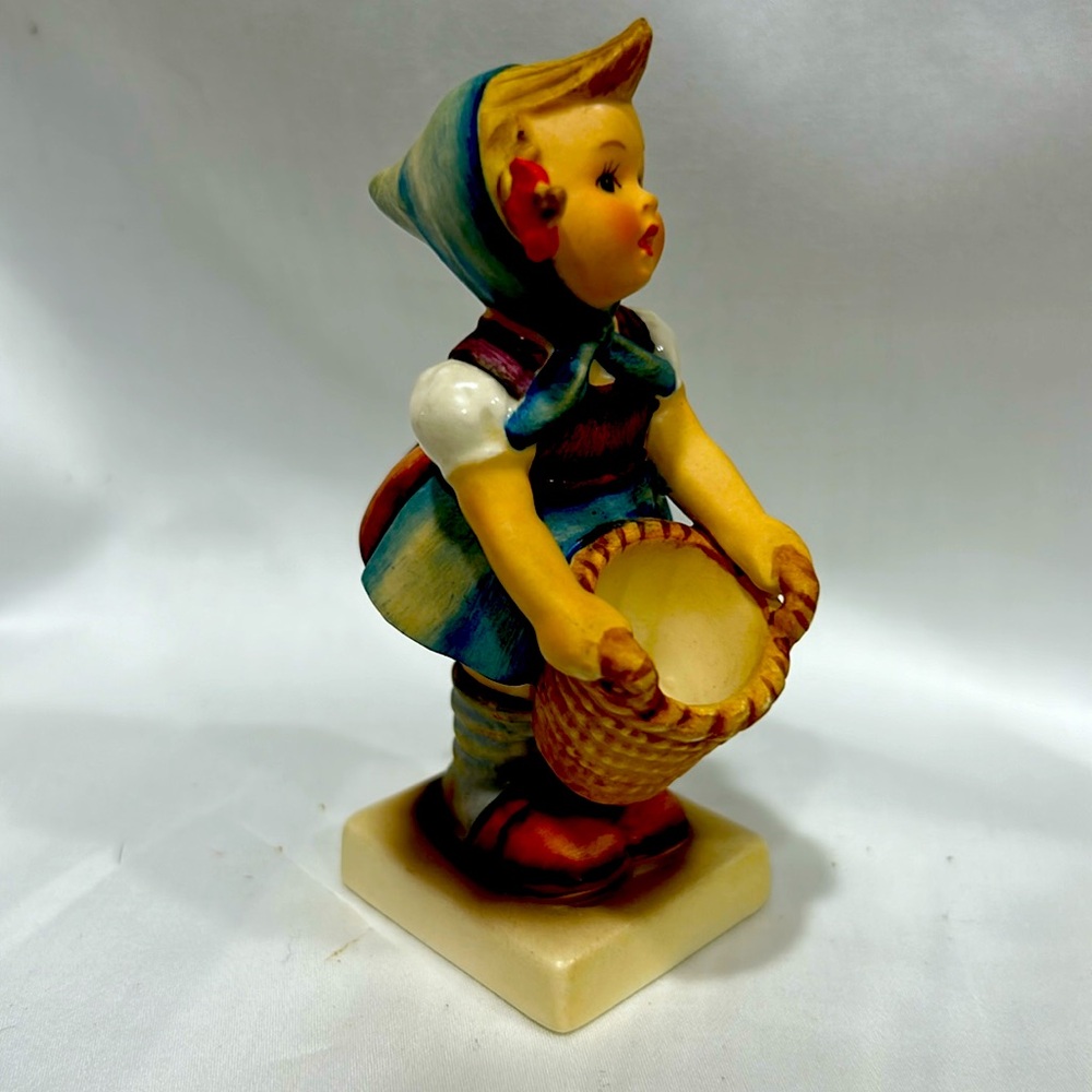 Vintage Hummel “Little Helper”